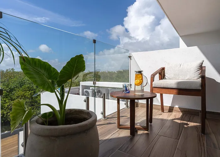 Villa Beachfront Luxury With Pool With Private Cooker & Staff *