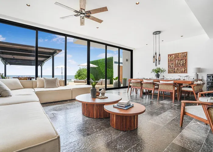 Villa Beachfront Luxury With Pool With Private Cooker & Staff