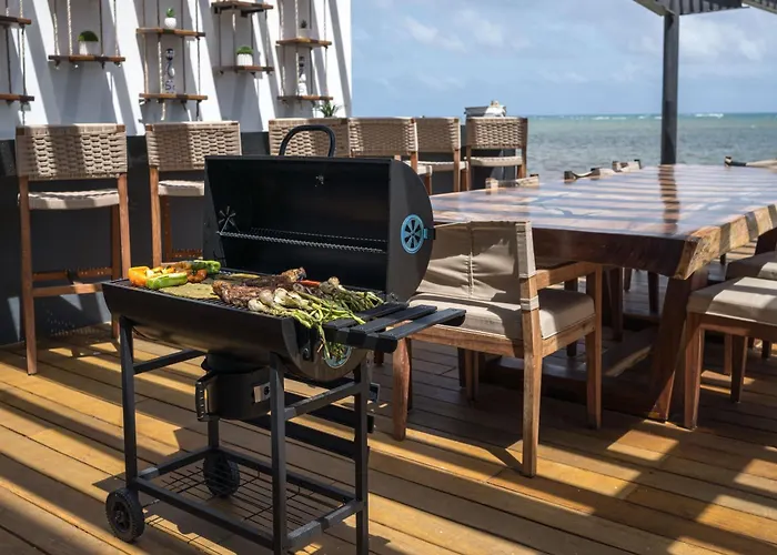 Villa Beachfront Luxury With Pool With Private Cooker & Staff