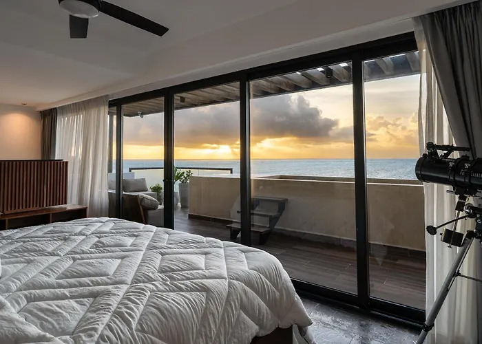 Beachfront Luxury With Pool With Private Cooker & Staff Villa