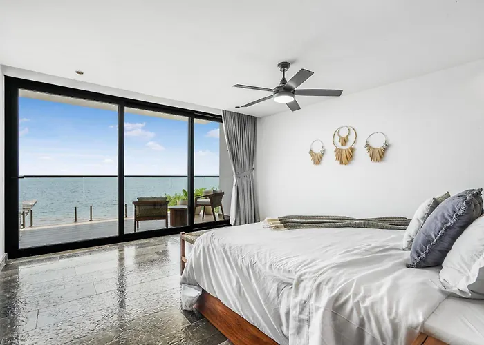 Villa Beachfront Luxury With Pool With Private Cooker & Staff *